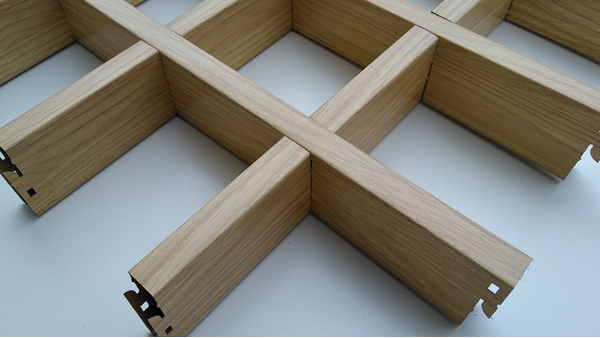 鋁格柵吊頂天花的優(yōu)點是什么