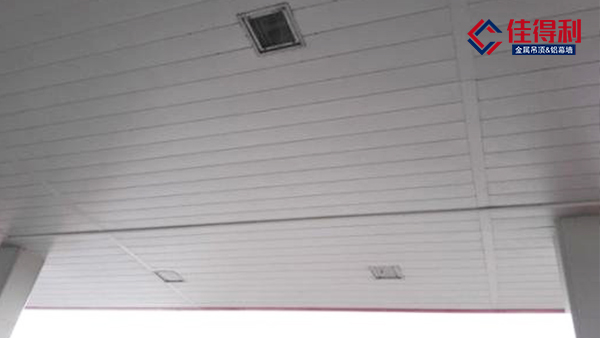 加油站頂棚用的鋁條扣板和常規格的鋁條扣有什么不一樣