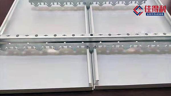 長條吊頂鋁條扣板天花怎么拆卸