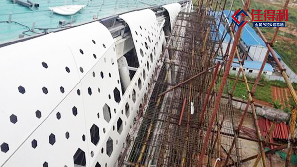 你知道導致鋁單板掉漆是哪些原因嗎？