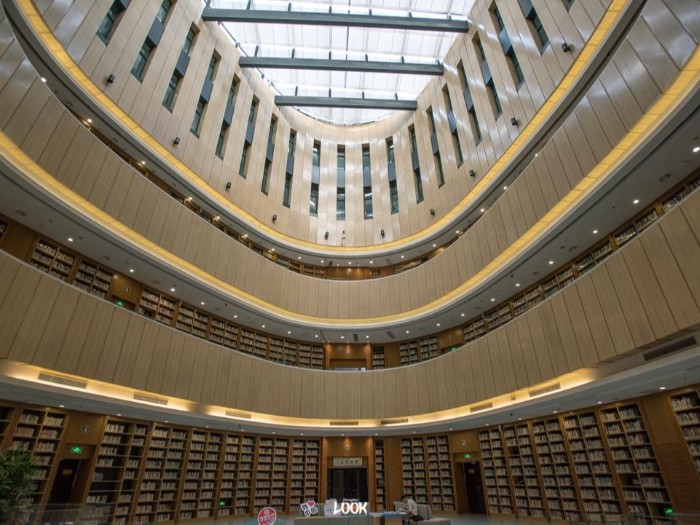 上海大學(xué)室內(nèi)幕墻吊頂項目