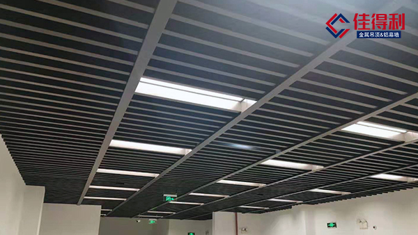 車站鋁方通吊頂天花間距節點效果圖