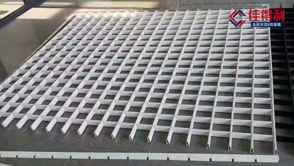 讓廠家告訴你鋁格柵和鋁方通吊頂鋁天花的區別