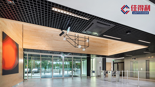 過道吊頂的鋁扣板是用鋁格柵還是鋁方通好？